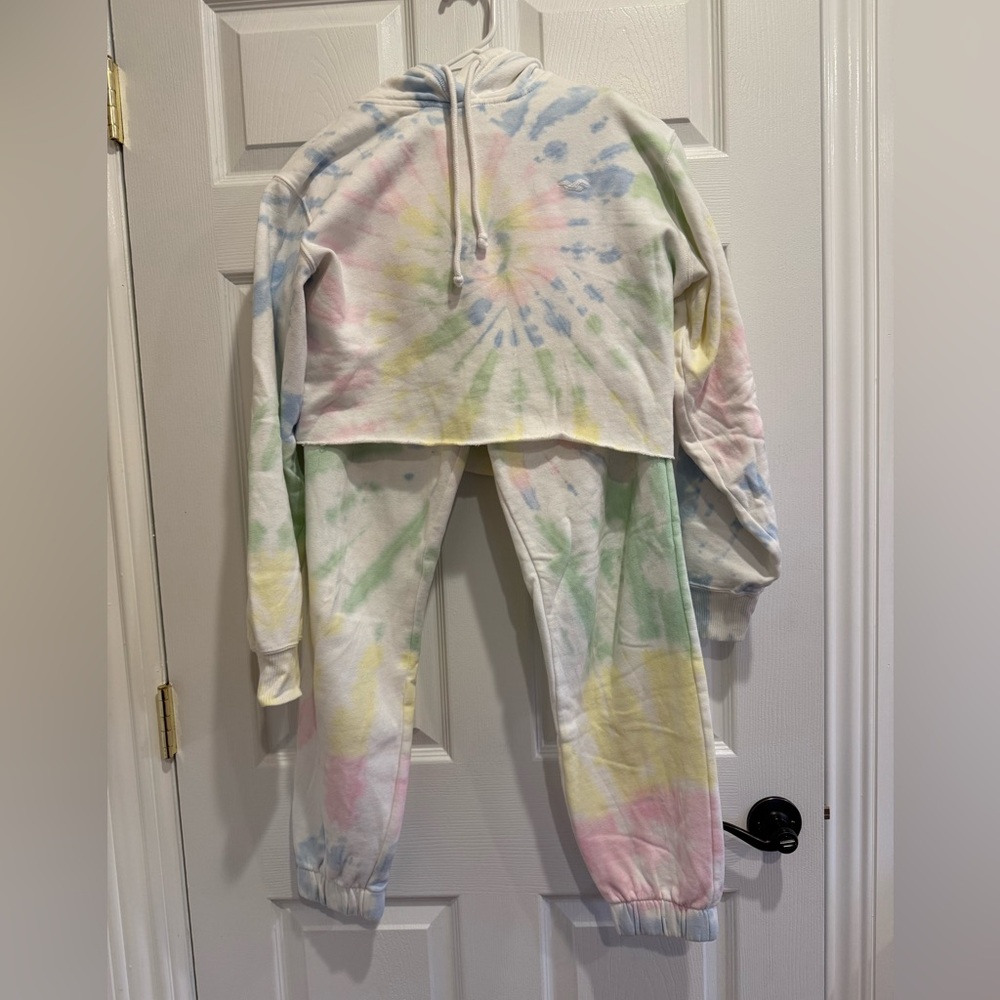 Hollister Matching Cropped Hoodie Sweatshirt & High Waisted Sweatpants